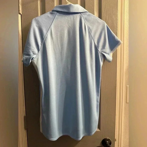 Under Armour Women’s Golf Loose Top Heatgear in light blue. Size Med NWOT - Picture 7 of 9